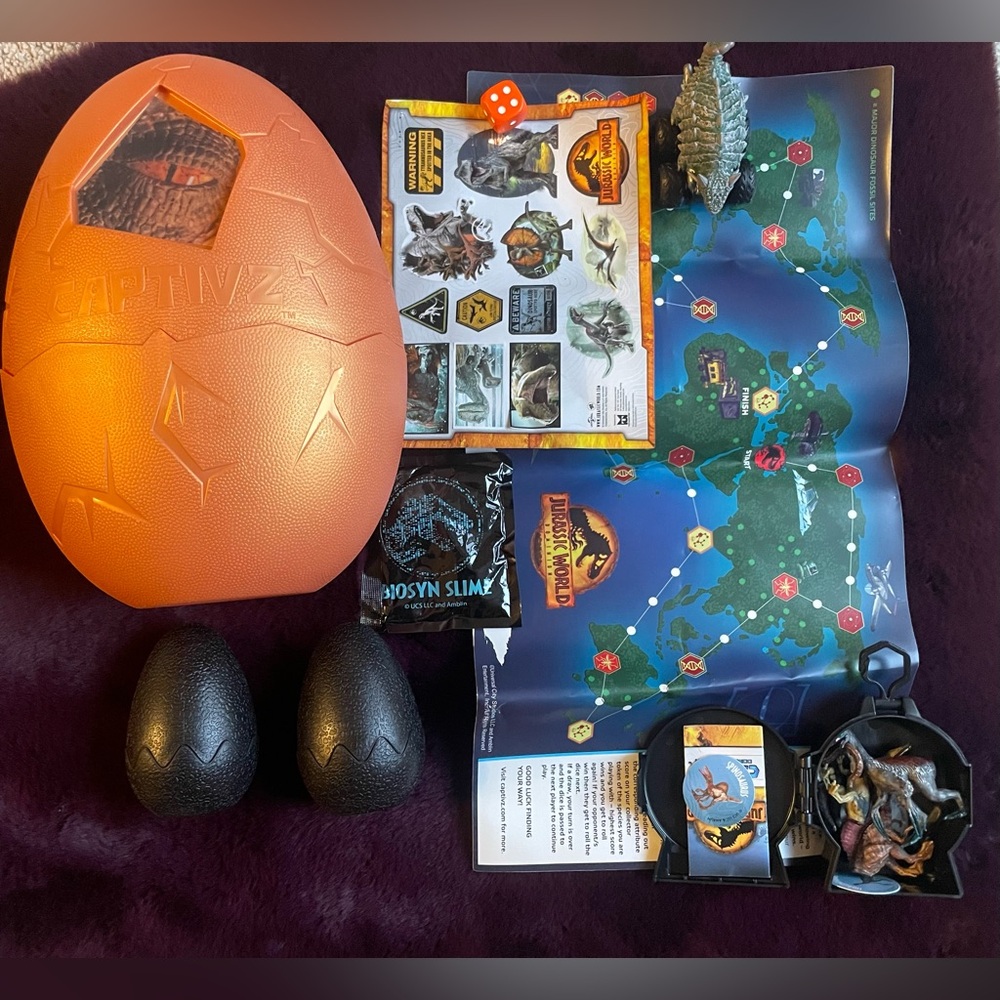Jurassic World CAPTIVZ Dominion Surprise Egg Playset